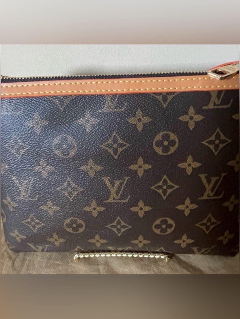 MAKE ME AN OFFER
Monogram Shoulder Bag. - Picture 4 of 6